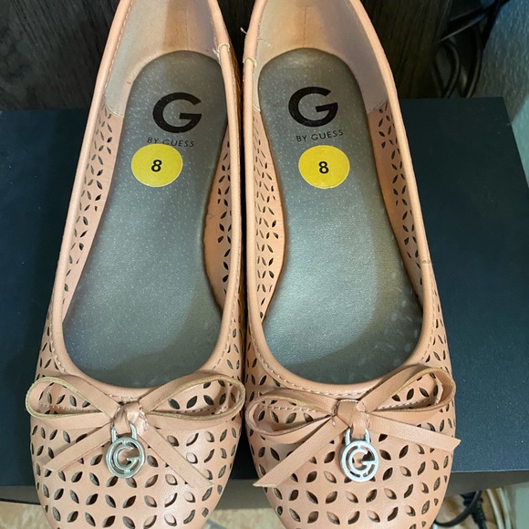 Guess Flats - Picture 2 of 4